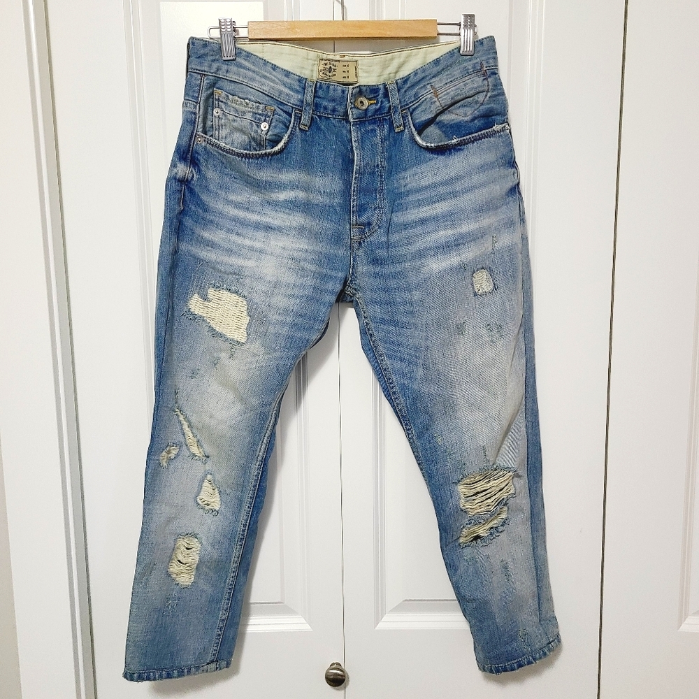 ZARA 31x23 Distressed Jeans